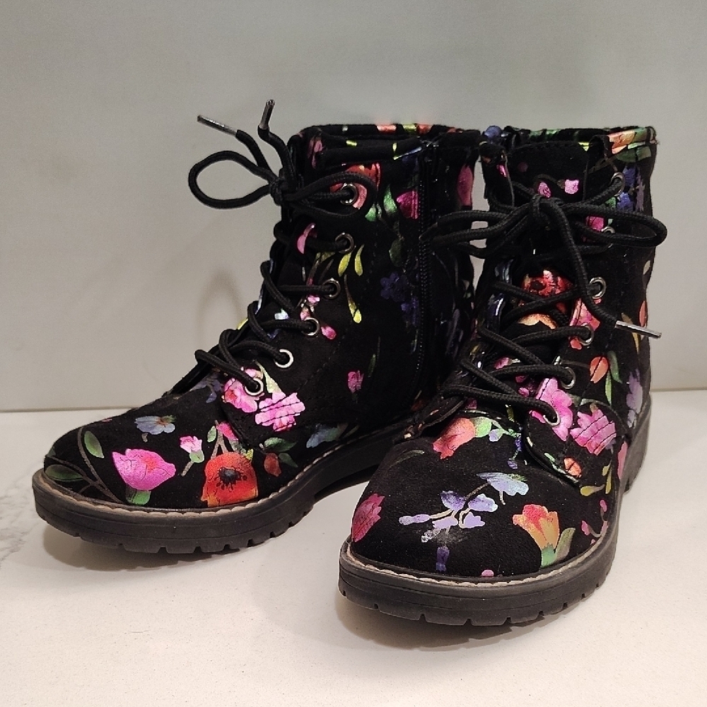 Steve Madden JBetty Combat Black Multicolor Floral Size 3 Girls